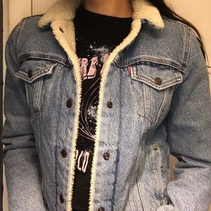 levi’s brand new sherpa lined jean jacket ✨